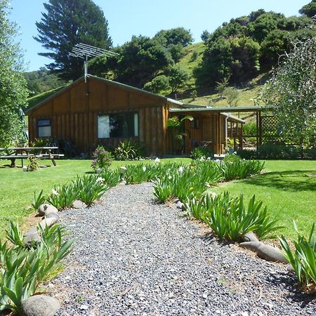 Aotea Lodge Great Barrier Tryphena Екстериор снимка