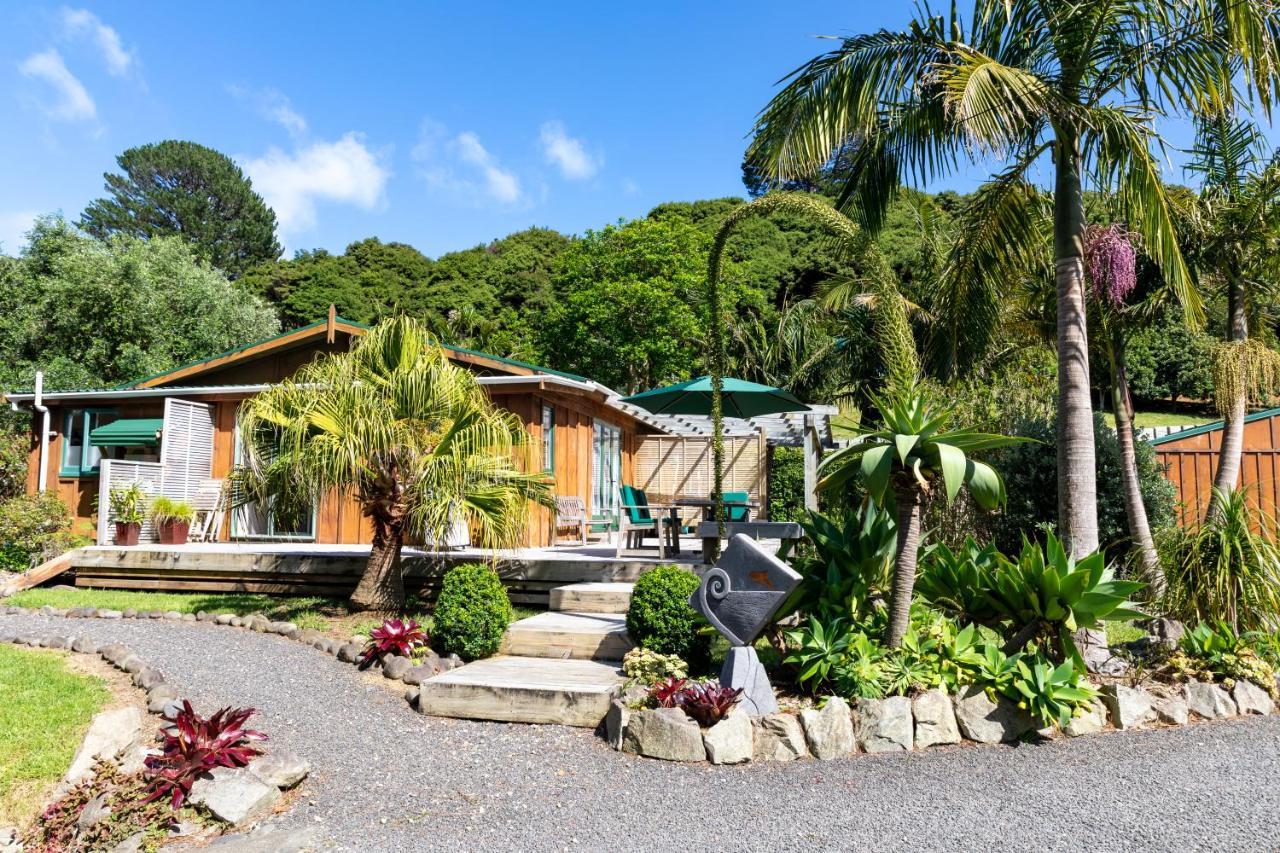 Aotea Lodge Great Barrier Tryphena Екстериор снимка