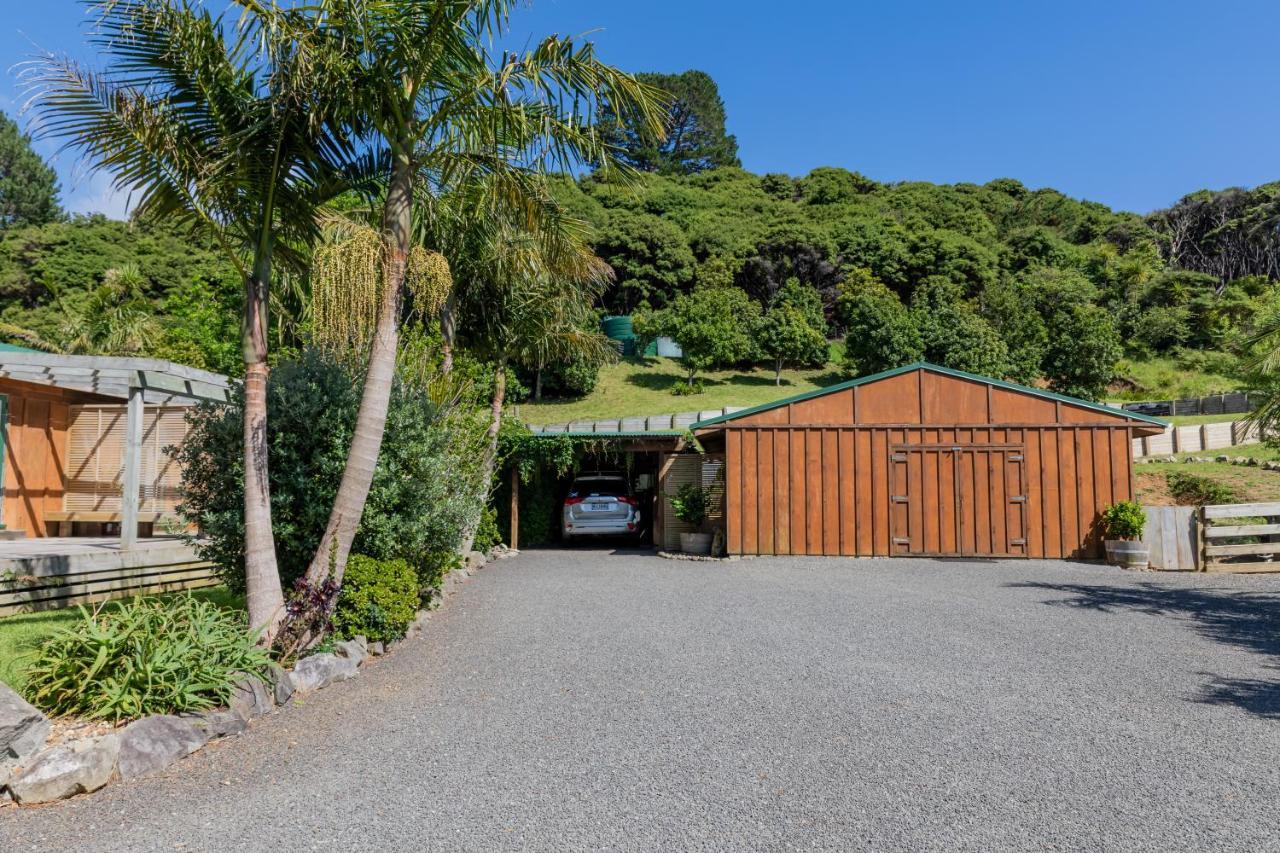 Aotea Lodge Great Barrier Tryphena Екстериор снимка