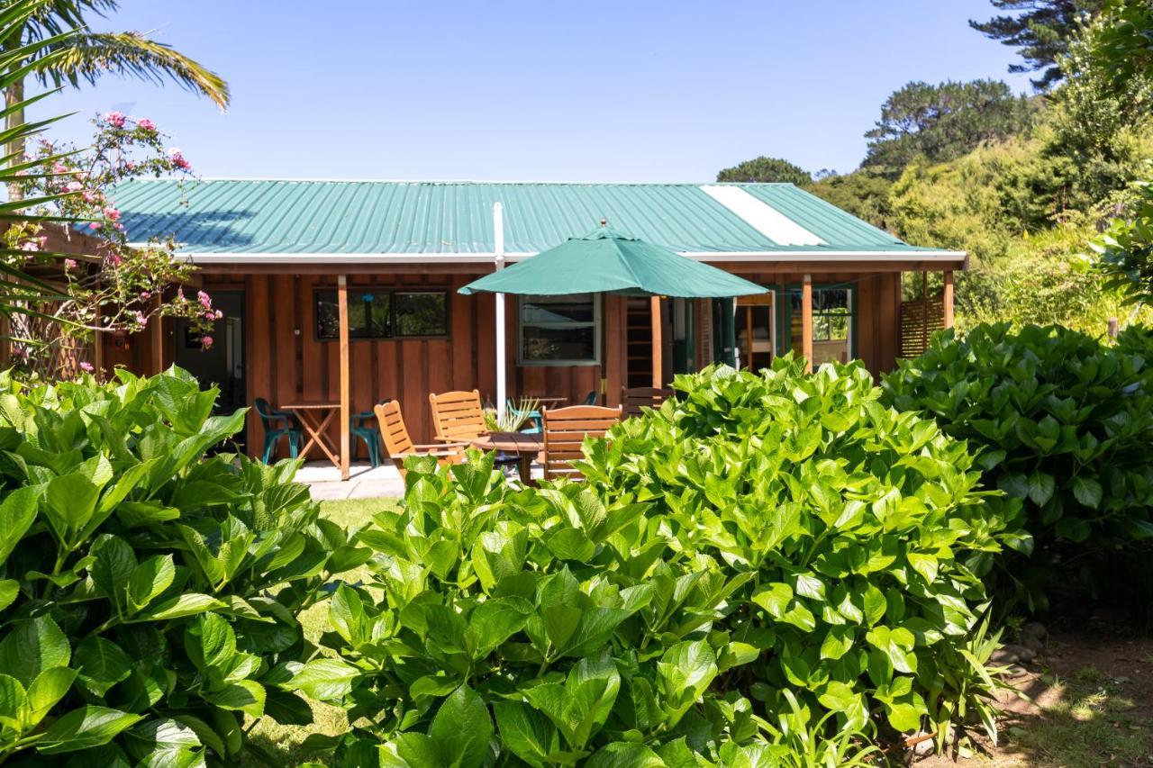 Aotea Lodge Great Barrier Tryphena Екстериор снимка