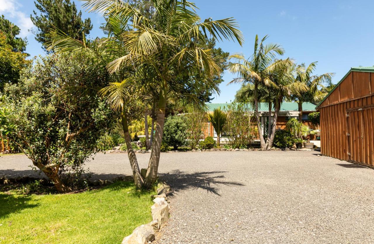 Aotea Lodge Great Barrier Tryphena Екстериор снимка