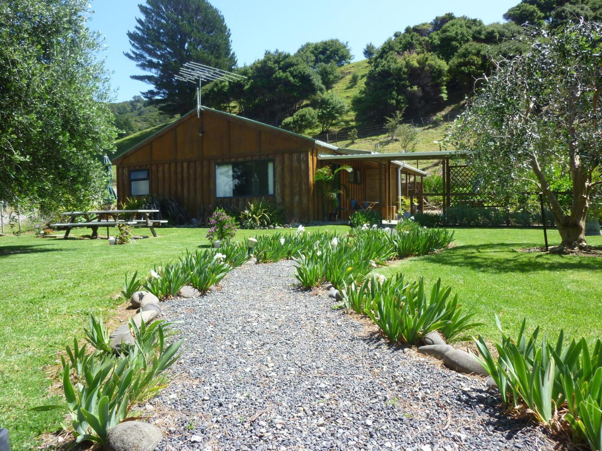 Aotea Lodge Great Barrier Tryphena Екстериор снимка