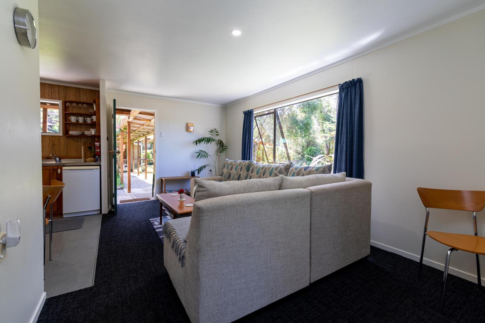 Aotea Lodge Great Barrier Tryphena Стая снимка