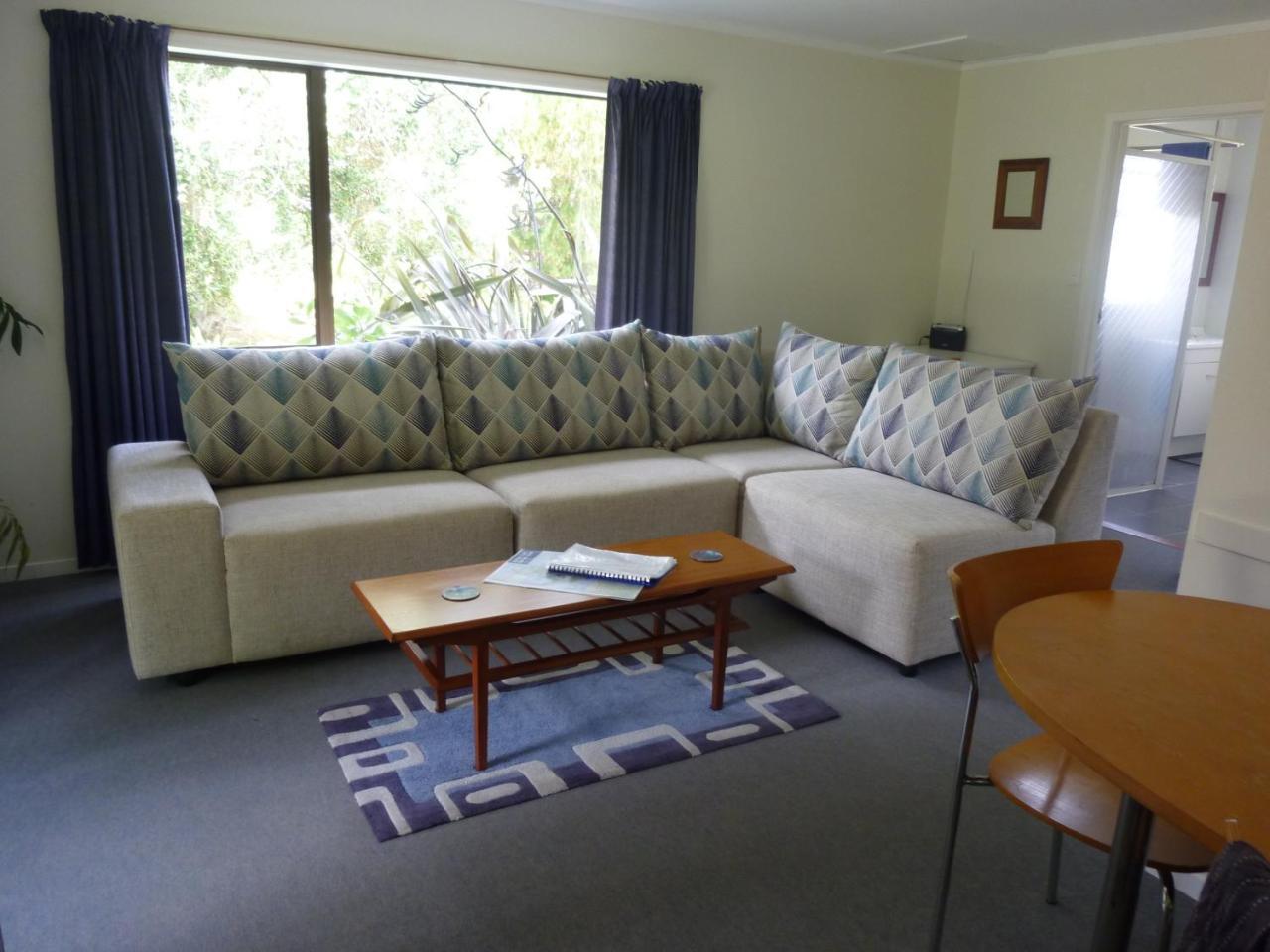 Aotea Lodge Great Barrier Tryphena Екстериор снимка